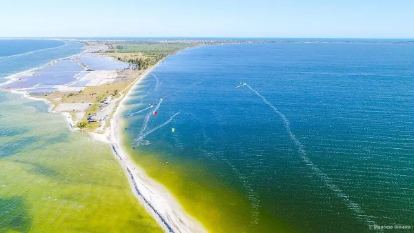 kitesurfing in Ponta da Alcaira