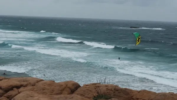 kitesurfing in Praia do Amado