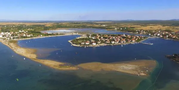 kitesurfing in Nin