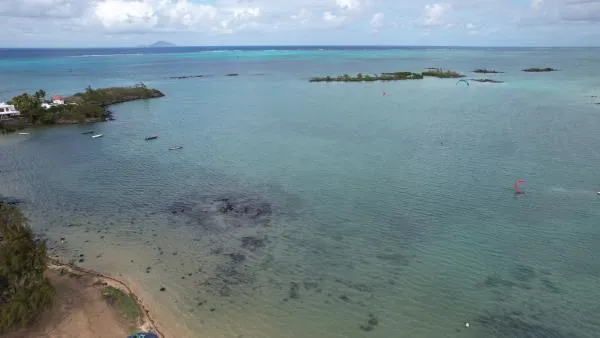 kitesurfing in Anse la Raie Bay and Lagoon